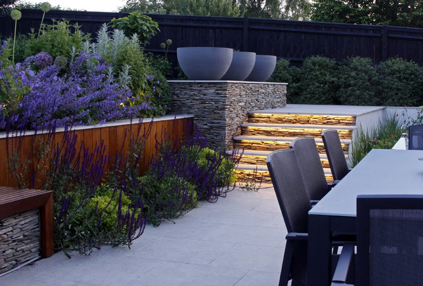 evening dining in this greencube garden design